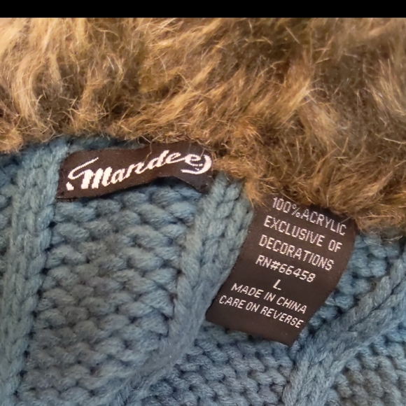 Knitted vest with faux fur lined hood - Picture 7 of 8